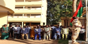 Traditionnelle montée des couleurs : le président du CSC salue la solidarité agissante du personnel